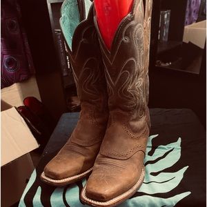 Ariat boots.